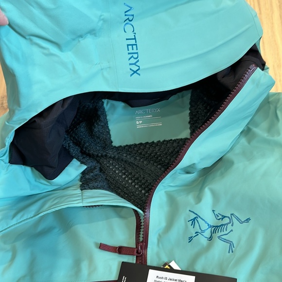 Arc’Teryx Rush IS snowboarding/ski jacket - Picture 5 of 7